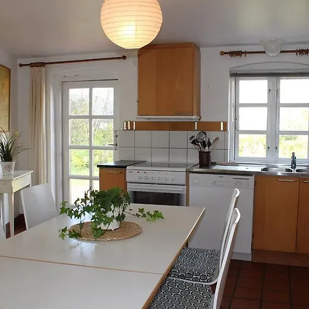 Five-bedroom Holiday Vestero With A Sauna 03 Semesterbostad *